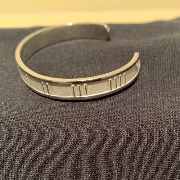 TIFFANY & CO. Atlas Roman Numeral Sterling Silver Cuff Bracelet 1995 - Picture 8 of 10